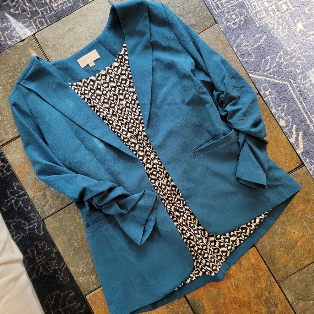 Skies Are Blue collarless ruched sleeve blazer